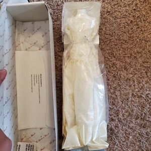 The Princess Diana Royal Wardrobe by Danbury White Lace & Taffeta Gown Box